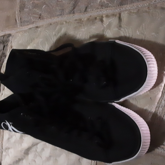 Sneakers - Picture 2 of 2